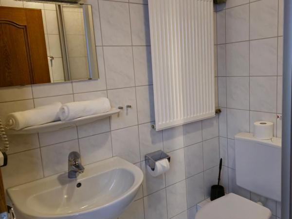 Gasthof Tut : photo 5 de la chambre chambre double avec salle de bains privative