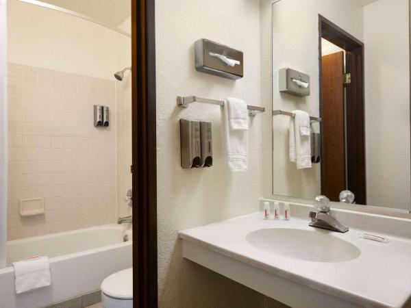 Super 8 by Wyndham Colorado Springs/Afa Area : photo 4 de la chambre chambre lit queen-size - non-fumeurs