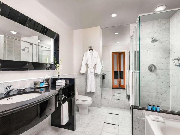 Sofitel Montreal Golden Mile : photo 1 de la chambre chambre lit king-size de luxe