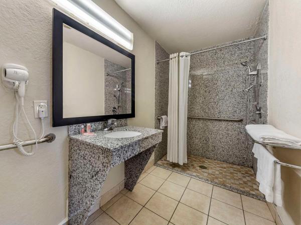 Econo Lodge Near Lackland Air Force Base-SeaWorld : photo 4 de la chambre chambre lit king-size - non-fumeurs