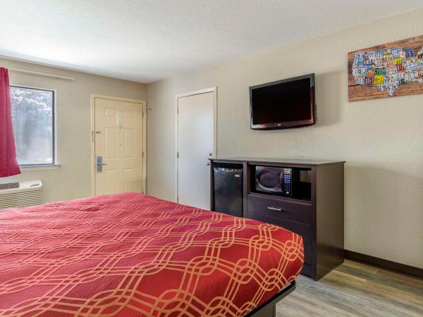 Econo Lodge Near Lackland Air Force Base-SeaWorld : photo 3 de la chambre chambre lit king-size - non-fumeurs