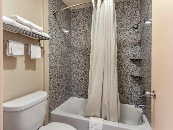 Econo Lodge Near Lackland Air Force Base-SeaWorld : photo 4 de la chambre chambre lit king-size pour personnes à mobilité réduite - non-fumeurs