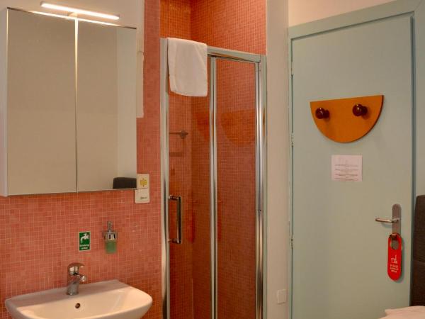 Hotel San Carlo : photo 3 de la chambre chambre double avec toilettes communes