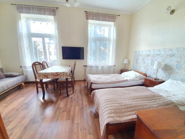 Sopot Roza Apartments : photo 2 de la chambre chambre quadruple avec salle de bains