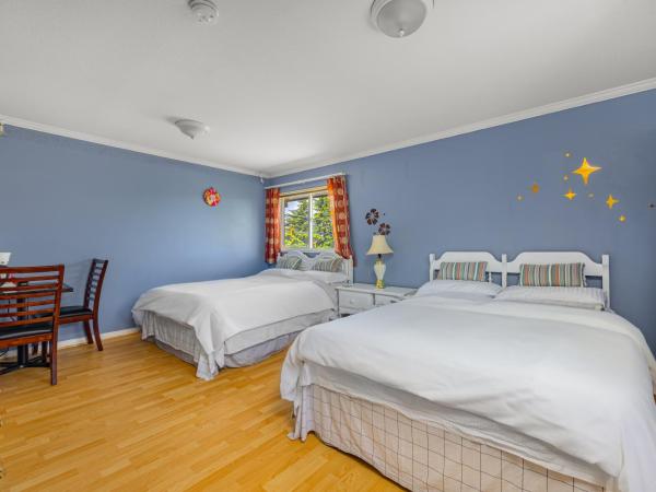 Charming Family Hotel : photo 4 de la chambre chambre avec 2 grands lits queen-size