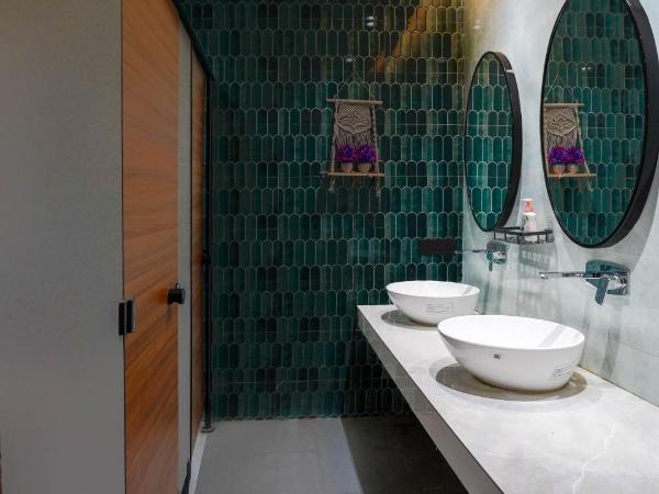 Hide-In Hostel Delhi : photo 5 de la chambre lit dans dortoir mixte de 10 lits avec salle de bains privative