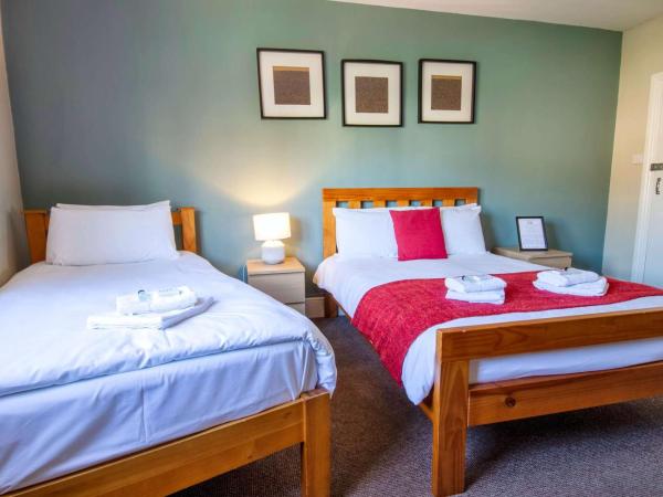 The Green W7 : photo 3 de la chambre chambre triple avec douche