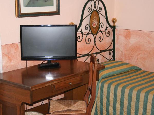 Hotel Monica : photo 3 de la chambre chambre quadruple