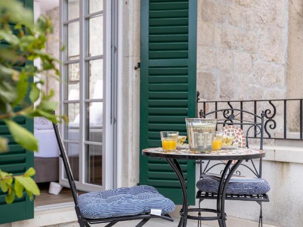 NEW - Casa Columba - 4 Star Luxury Rooms with Outdoor Pool & Private Garden : photo 2 de la chambre chambre double deluxe avec balcon