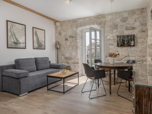 NEW - Casa Columba - 4 Star Luxury Rooms with Outdoor Pool & Private Garden : photo 10 de la chambre appartement 1 chambre supérieur avec balcon