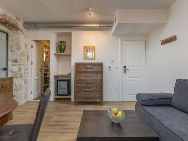 NEW - Casa Columba - 4 Star Luxury Rooms with Outdoor Pool & Private Garden : photo 9 de la chambre appartement 1 chambre de luxe - vue sur jardin