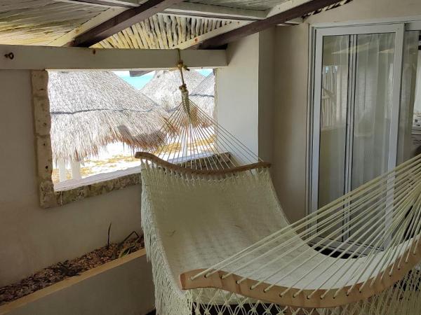 Villa Las Estrellas Tulum - located at the party zone : photo 6 de la chambre suite principale lune de miel - côté océan