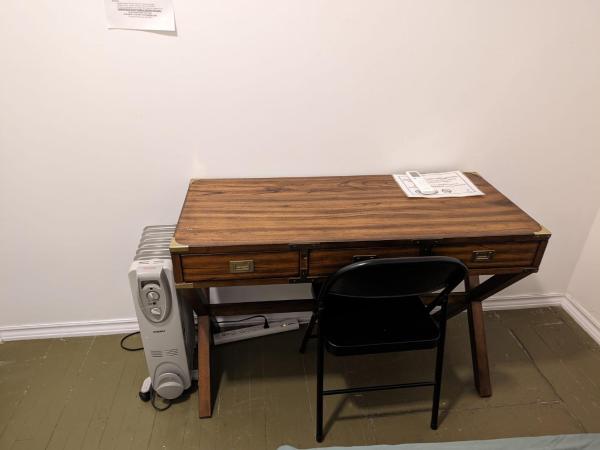 The Parkdale Hostellerie : photo 1 de la chambre chambre lit queen-size avec salle de bains commune