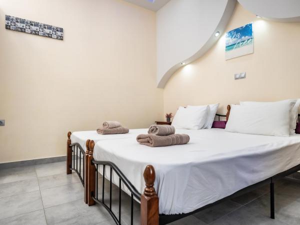 Lefkes Studios : photo 4 de la chambre studio (2 adultes)