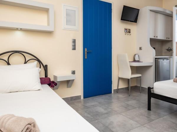 Lefkes Studios : photo 8 de la chambre chambre triple basique