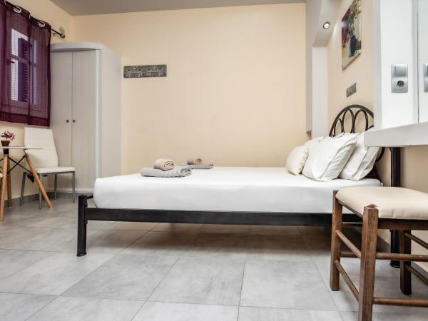 Lefkes Studios : photo 4 de la chambre petite chambre double