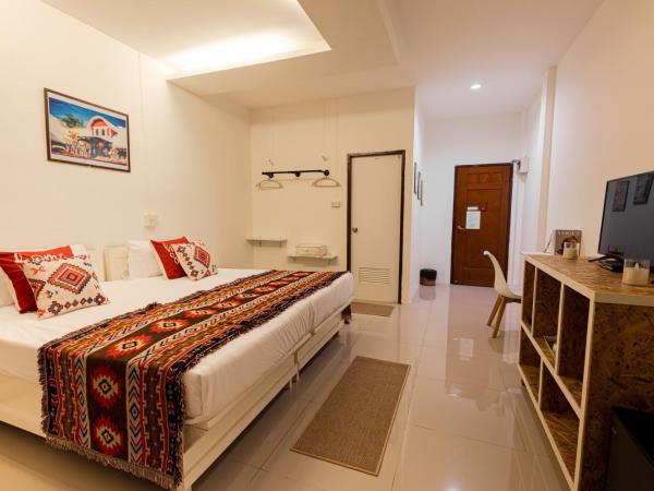 60s Town : photo 1 de la chambre chambre double - vue sur jardin