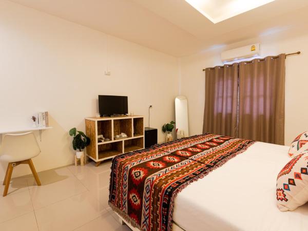 60s Town : photo 3 de la chambre chambre double - vue sur jardin