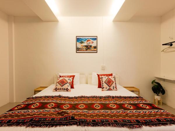 60s Town : photo 4 de la chambre chambre double - vue sur jardin