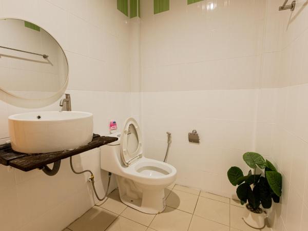 60s Town : photo 6 de la chambre chambre lits jumeaux - vue sur jardin