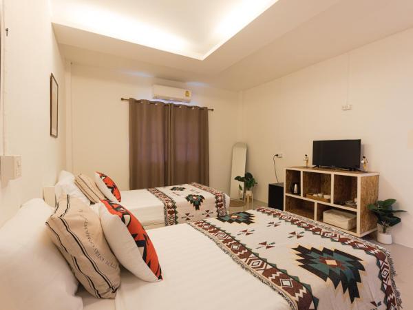 60s Town : photo 4 de la chambre chambre lits jumeaux - vue sur jardin