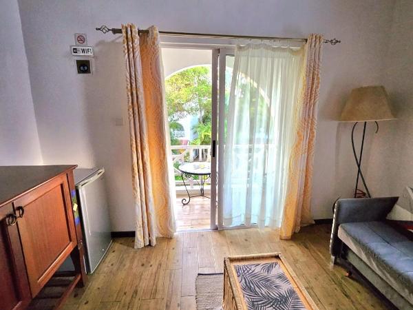 Ocean Villas Apart Hotel : photo 5 de la chambre chambre double - vue partielle sur mer.