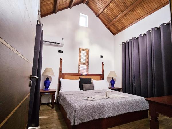 Ocean Villas Apart Hotel : photo 3 de la chambre chambre double - vue partielle sur mer.