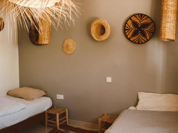 Joy surf camp : photo 2 de la chambre chambre lits jumeaux avec salle de bains commune