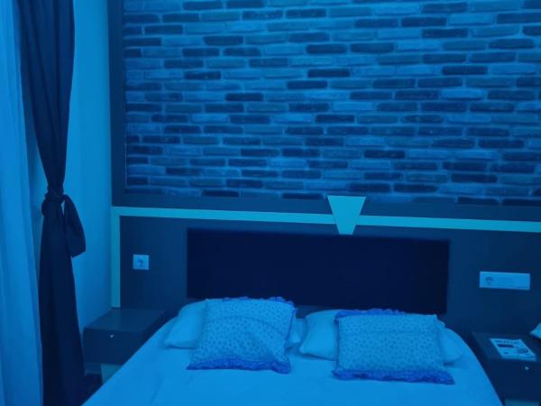 Falcon Home Otel : photo 1 de la chambre grande chambre double