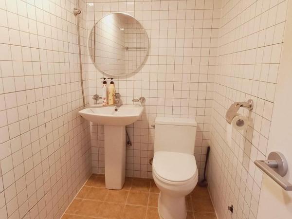 G Yongsan Inn : photo 4 de la chambre chambre double avec salle de bains privative