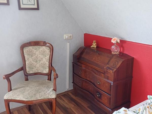 B&B Koeln Zuendorf : photo 2 de la chambre chambre double avec salle de bains privative extérieure