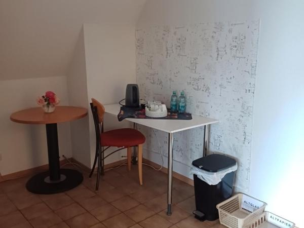 B&B Koeln Zuendorf : photo 4 de la chambre chambre double avec salle de bains privative extérieure