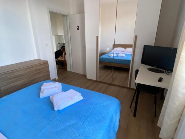 Levante Apartment : photo 4 de la chambre chambre double avec salle de bains commune