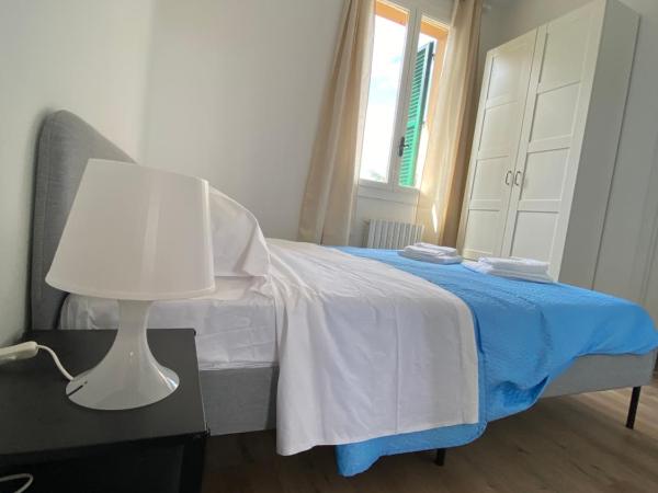 Levante Apartment : photo 4 de la chambre chambre double avec salle de bains privative