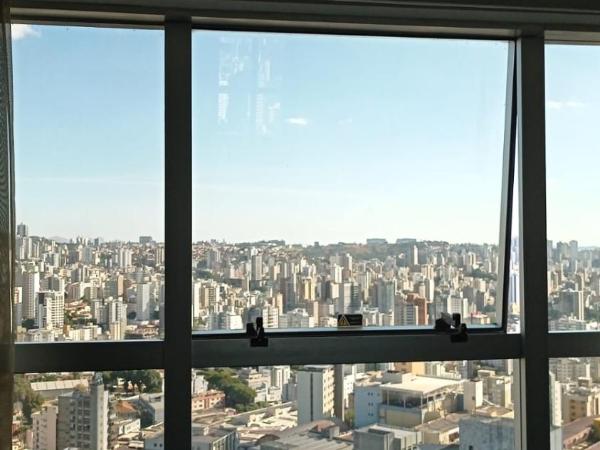 Hotel BH Savassi : photo 4 de la chambre chambre lit king-size - vue sur montagne