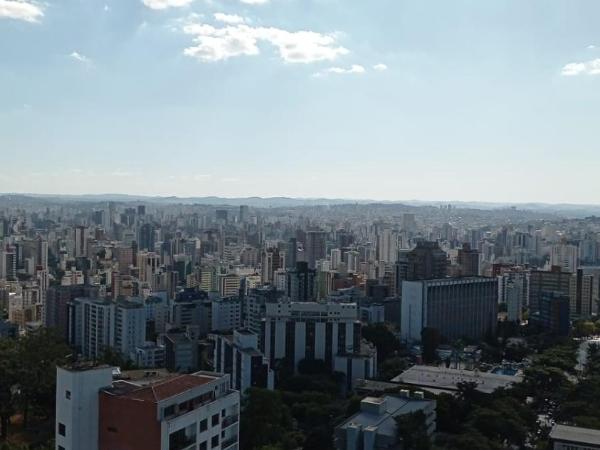 Hotel BH Savassi : photo 7 de la chambre chambre lit king-size - vue sur montagne