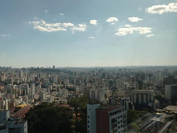 Hotel BH Savassi : photo 8 de la chambre chambre lit king-size - vue sur montagne