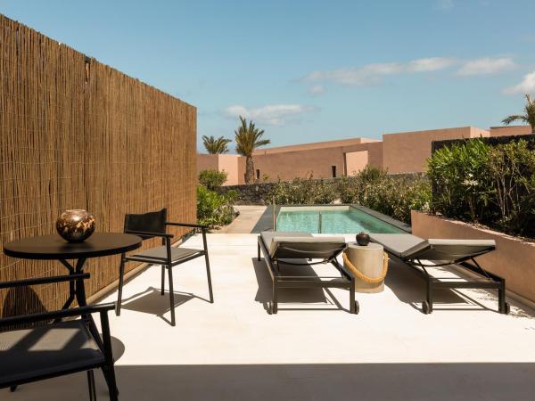 Domes Novos Santorini, Autograph Collection : photo 5 de la chambre echoes bungalow with zen pool