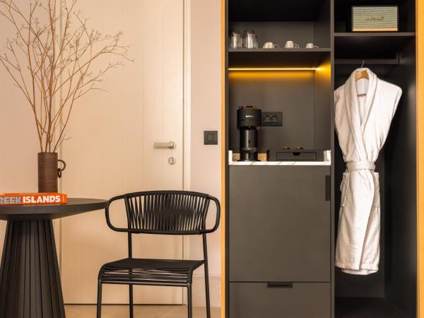 Domes Novos Santorini, Autograph Collection : photo 3 de la chambre senses retreat sea view with zen pool