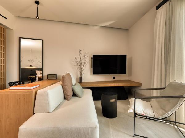 Domes Novos Santorini, Autograph Collection : photo 2 de la chambre euphoria bungalow with zen pool