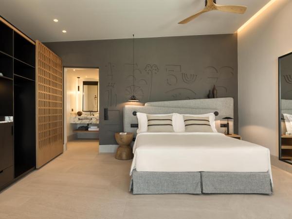 Domes Novos Santorini, Autograph Collection : photo 4 de la chambre senses bungalow sea view with zen pool