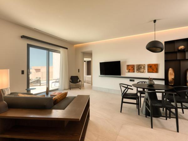 Domes Novos Santorini, Autograph Collection : photo 6 de la chambre novos villa sea view with blissful pool