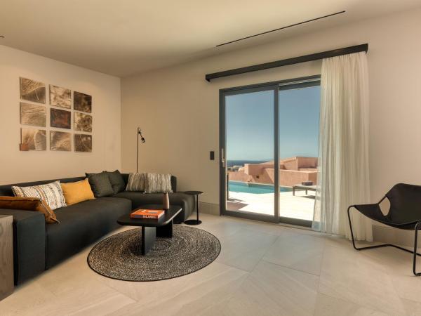 Domes Novos Santorini, Autograph Collection : photo 3 de la chambre novos villa sea view with blissful pool