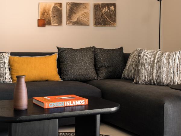 Domes Novos Santorini, Autograph Collection : photo 10 de la chambre novos villa sea view with blissful pool