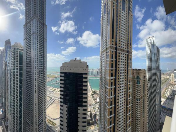 Wake Up To Sea Views In A Blue Lush Home On 51st : photo 1 de la chambre appartement