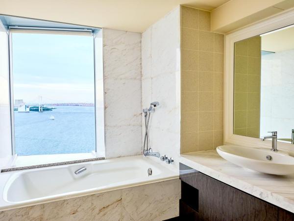 InterContinental Tokyo Bay, an IHG Hotel : photo 1 de la chambre premium twin room with bay view - high floor