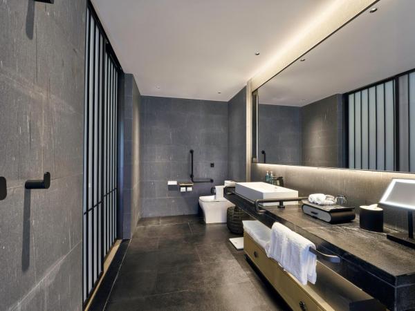 Hilton Nanjing Niushoushan : photo 9 de la chambre chambre lit king-size - accessible aux personnes à mobilité réduite 