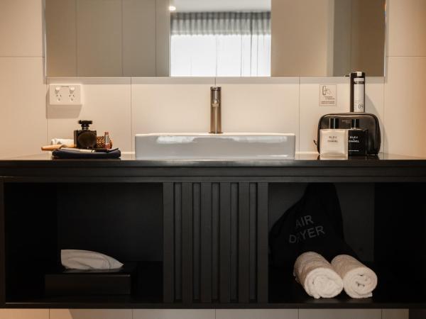 Mantra Tonsley Adelaide : photo 3 de la chambre superior apartment with one king bed