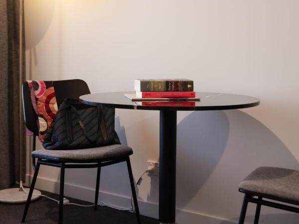 Mantra Tonsley Adelaide : photo 8 de la chambre chambre lit king-size deluxe