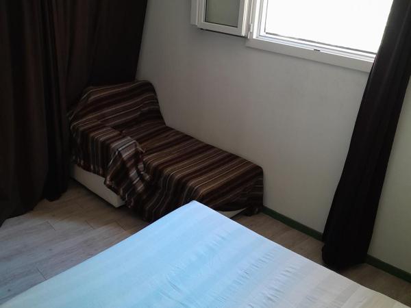 Hôtel-restaurant le Palais : photo 5 de la chambre chambre familiale (2 adultes et 2 enfants)